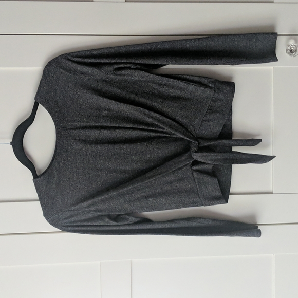 ❄️ Grey Cropped Tie-Front Long Sleeve Top